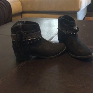 Youth ankle boots